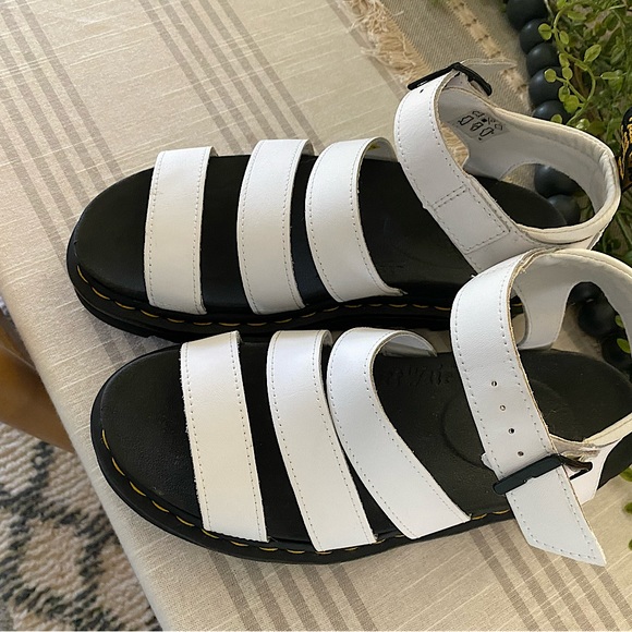 Dr. Martens AirWair White womens size 8 WORN ONCE 3 Strap Sandal with black tag - Picture 3 of 6